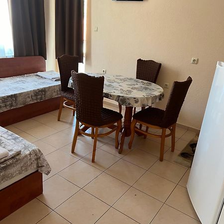 Milchevi Guesthouse Созополь Екстер'єр фото